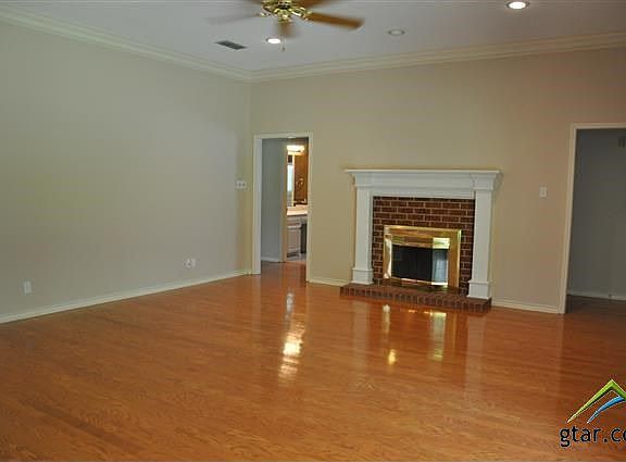 2nd image of 332 Royal Cir