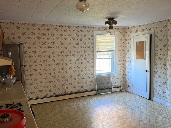 3rd image of 21 Everett St
