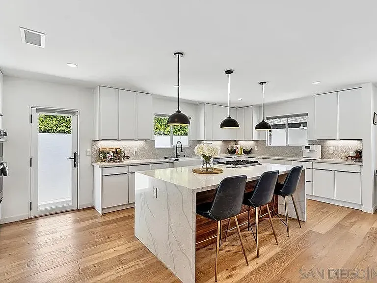 8966 Cliffridge Ave — Photo 9