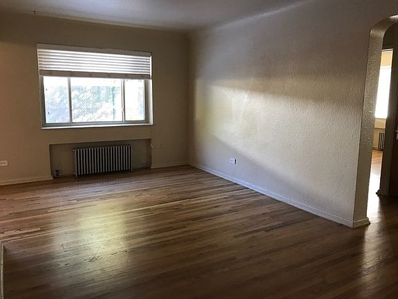 3rd image of 1520 Grape St APT 8