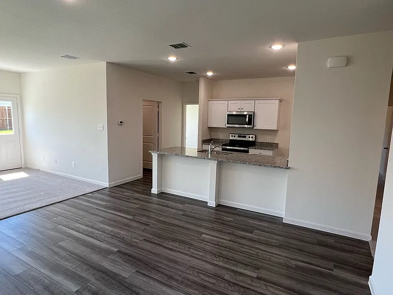 752 Richmond Dr — Photo 10