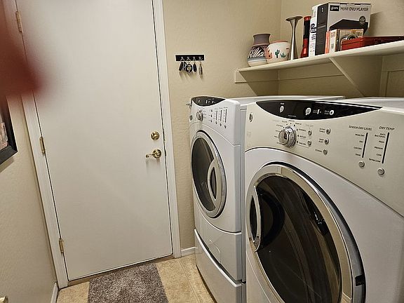 Upright washer and dryer 
