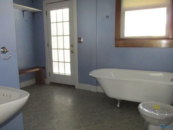 5th image of 412 W Washington St