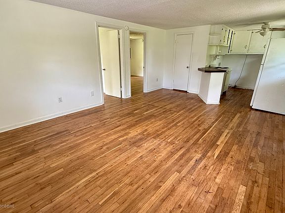 4th image of 118 Brockway Ave #1