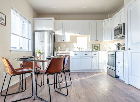 2nd image of 3120 W 4th Ave #2B-1Ba-963Sqft