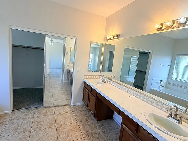 1739 N Saint Francis Pl — Photo 15