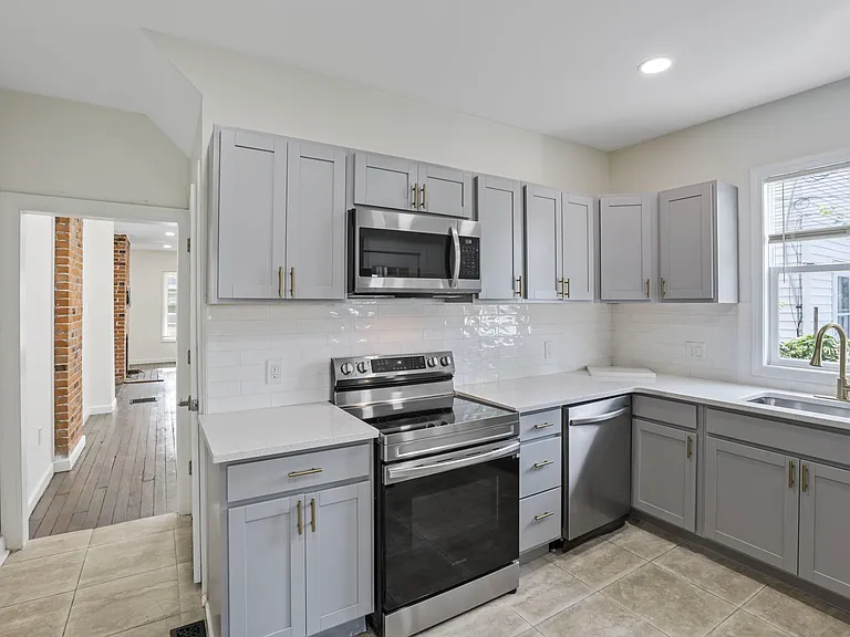 189 Avondale Ave — Photo 9