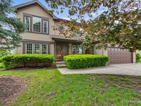 680 Regent Dr, Crystal Lake, IL 60014