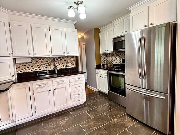 5th image of 75 White St
