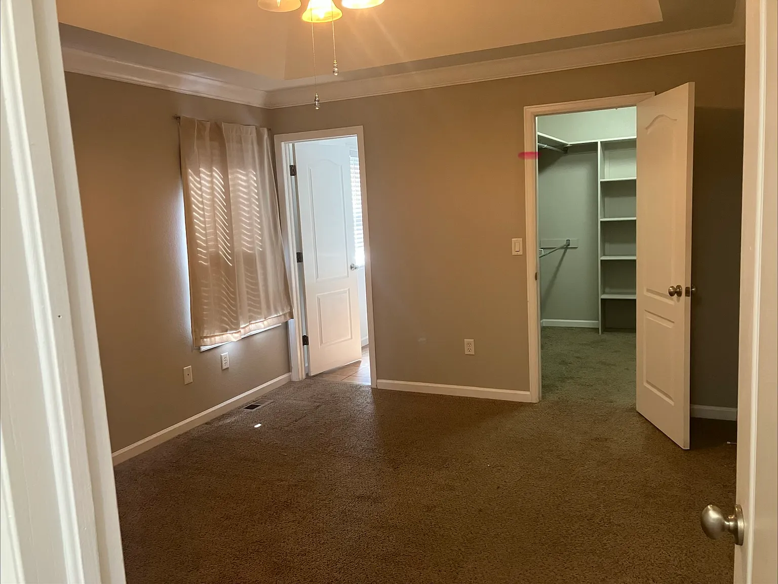 4 bed, 2178 sqft, $2,400 — Photo 2