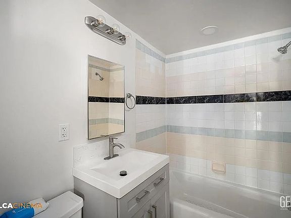 5th image of 517 Decatur St #B