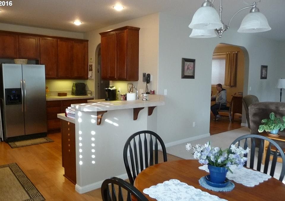 Kitchen Eating Bar
