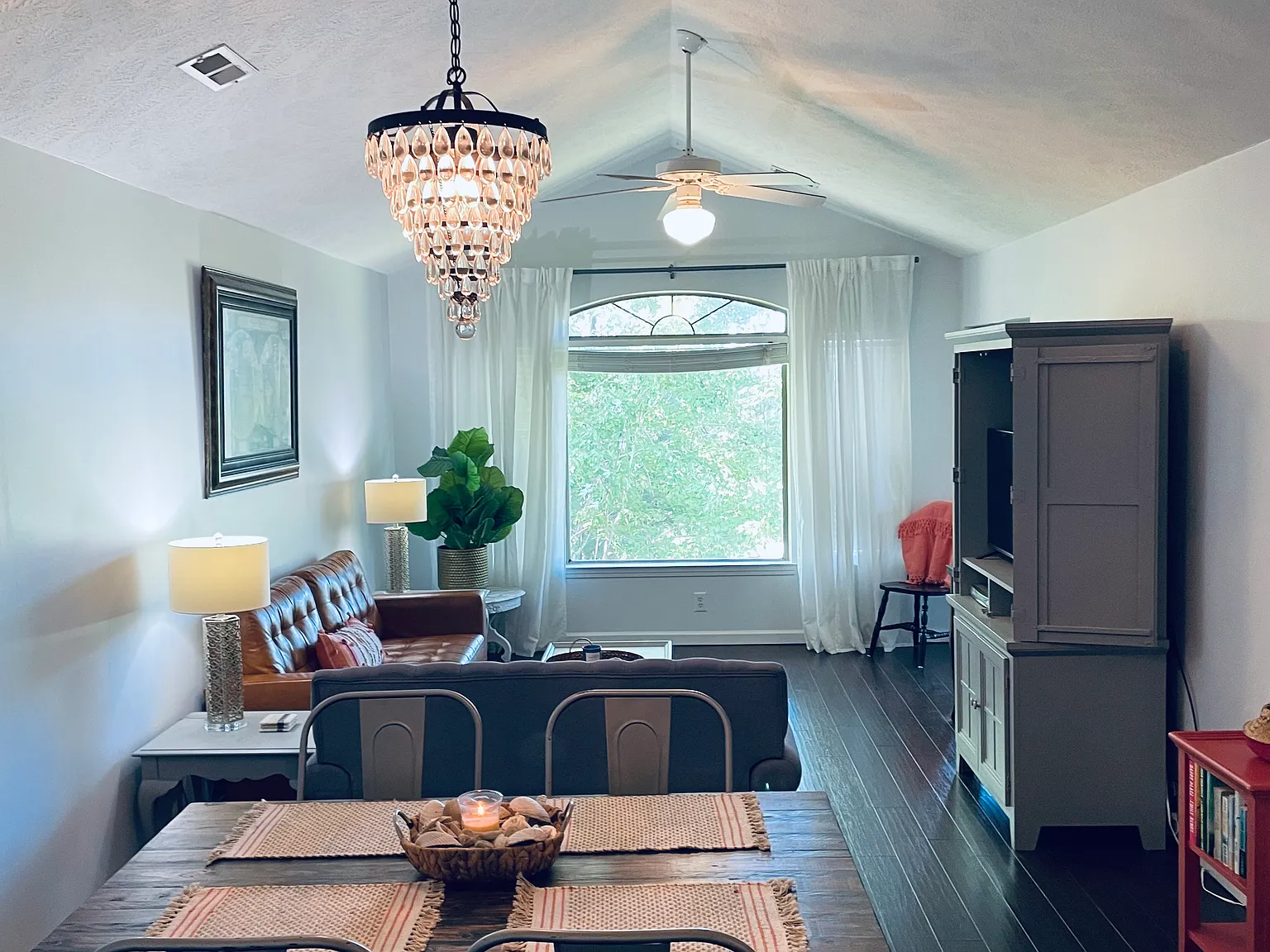 390 Pinehurst Ln — Photo 4