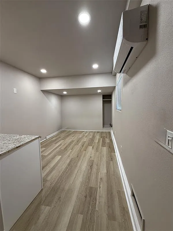 Private studio with enclosed patio area and laundry in-unit in a residential area close to hospitals — Photo 1