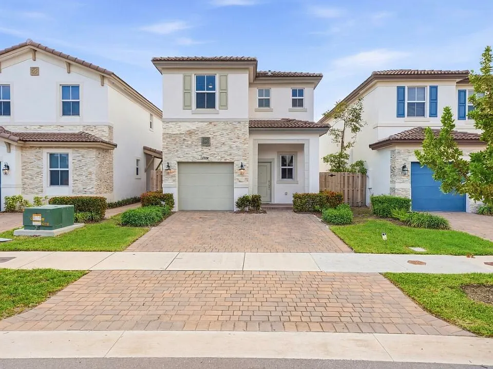 2324 NW 130th St