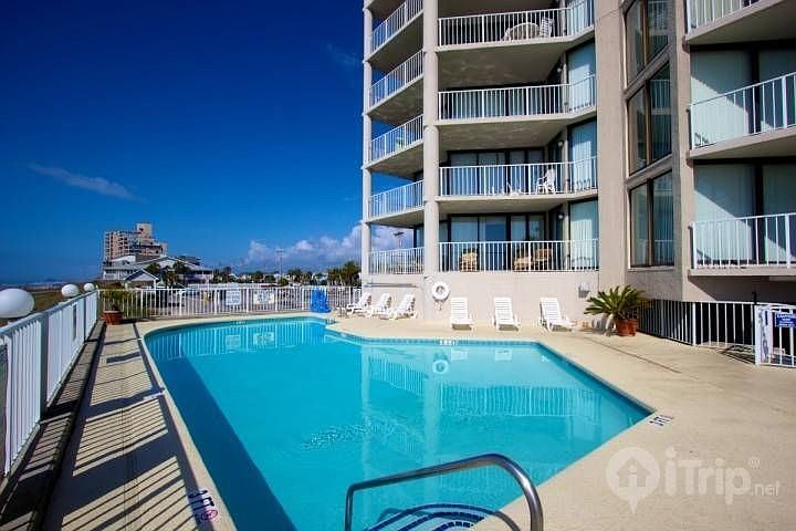 One Ocean Place, Pool