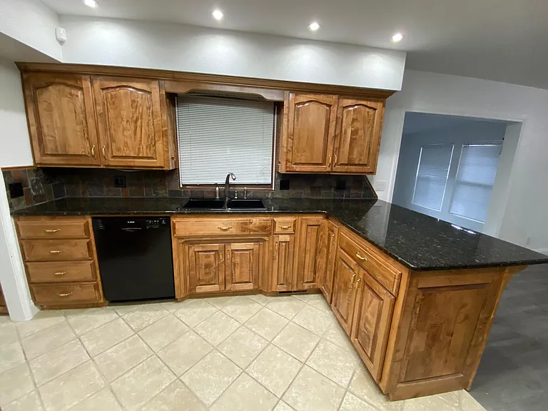 1329 E Snider St — Photo 14