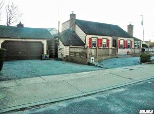 5 Teaticket Ct, East Rockaway, NY 11518