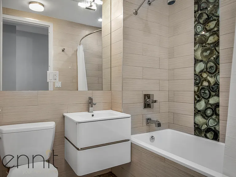 581 Van Buren St #1 — Photo 19