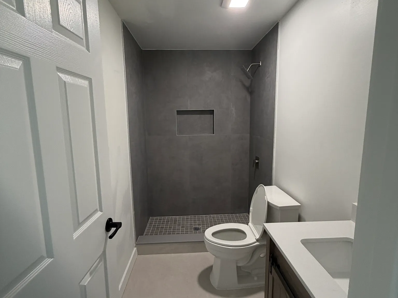 2 bed, 950 sqft, $2,700 — Photo 3