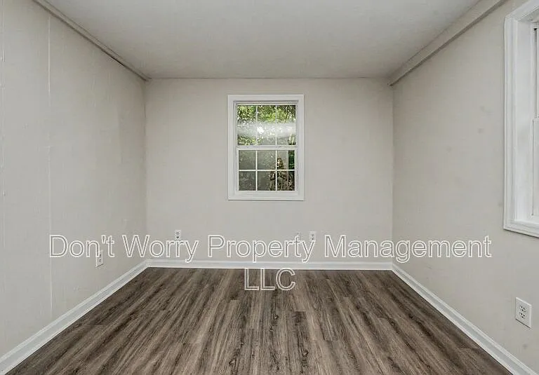1216 Lolly Ln — Photo 4