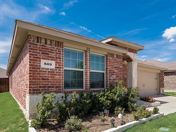 4th image of 809 Costlow Ln