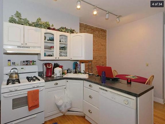 5th image of 178 S Swan St #2