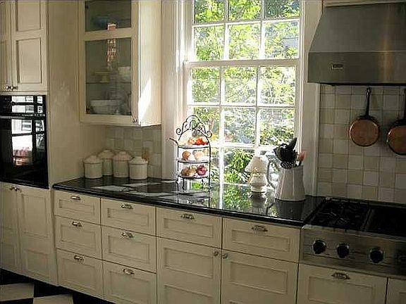 Gas range, lots of light 