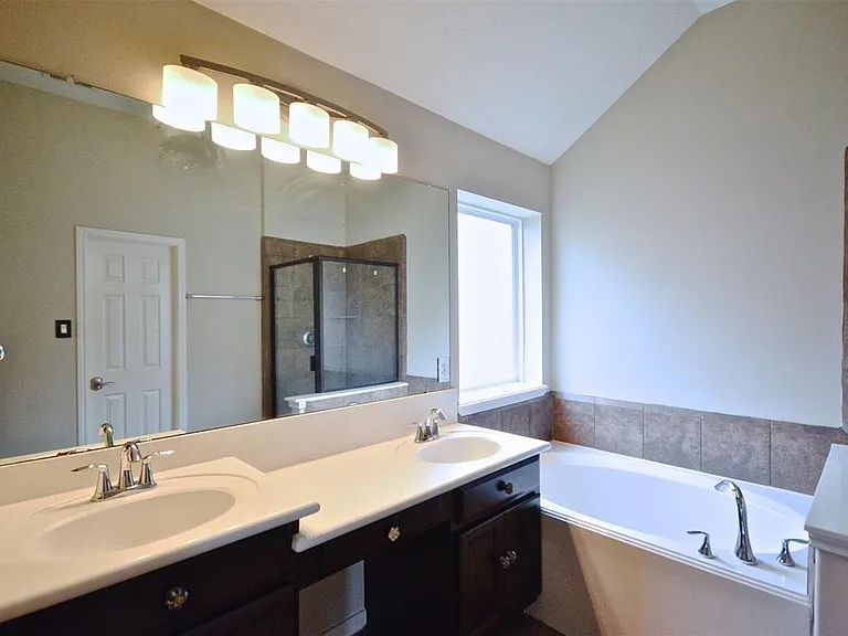 2727 Lake Villa Dr — Photo 9