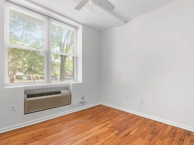 734 Adams St #1B — Photo 14