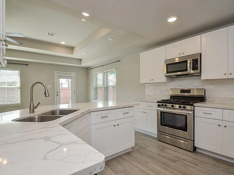 815 Easy St — Photo 32