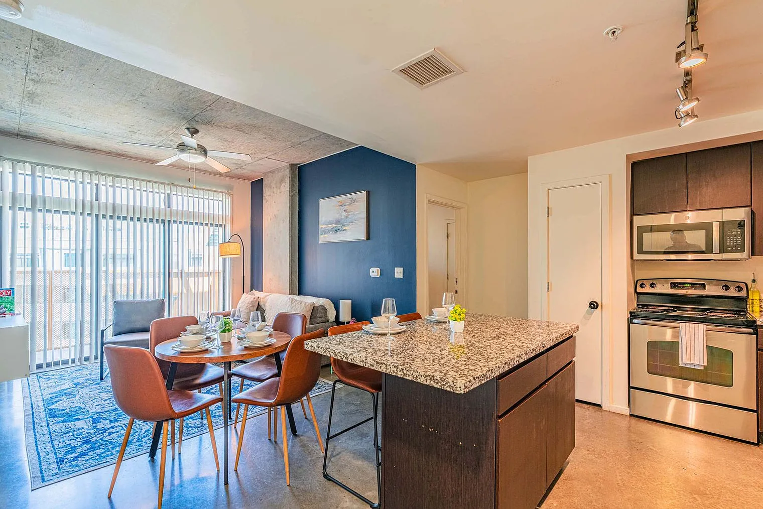 2 bed, 2.0 bath, 893 sqft, $3,037 — Photo 4