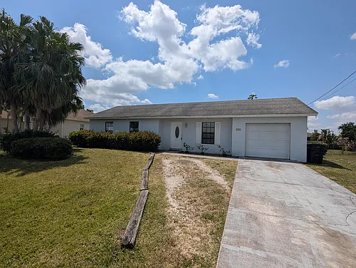 554 SW Lakehurst Dr Photo 1