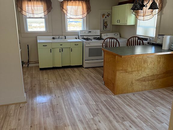 5th image of 243 Dodd St