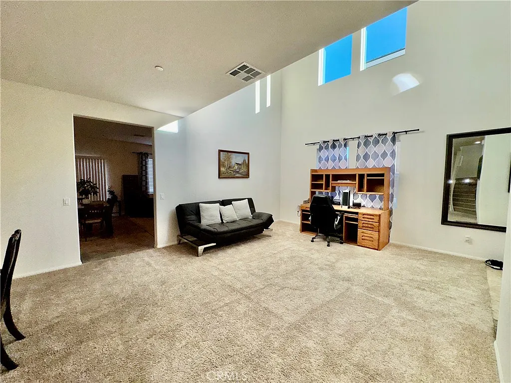 3 bed, 2.5 bath, 2306 sqft, $3,450 — Photo 4