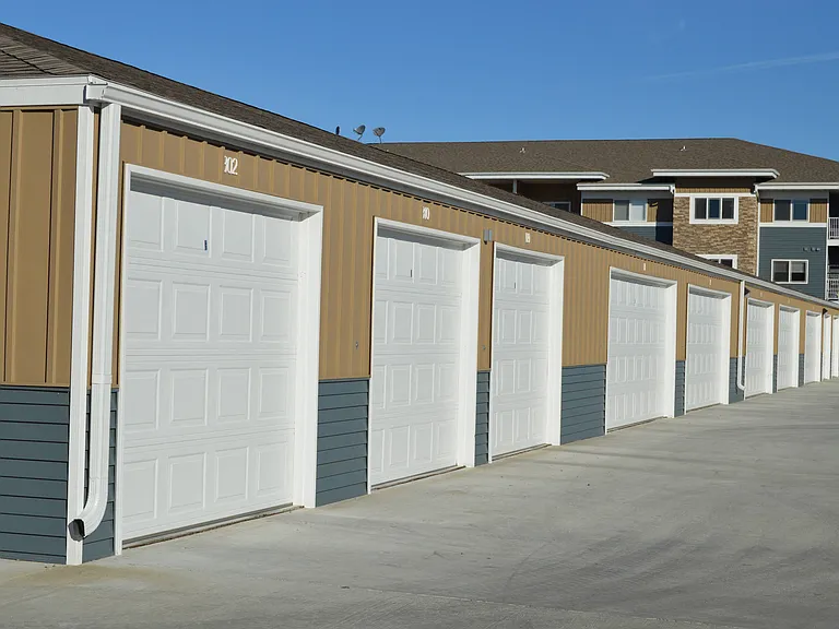 Moorhead, MN Sandy Creek Apartments | Garage