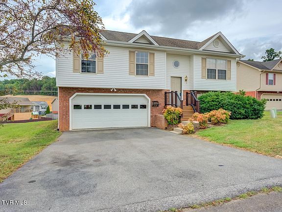 2nd image of 111 Mountain Creek Ct