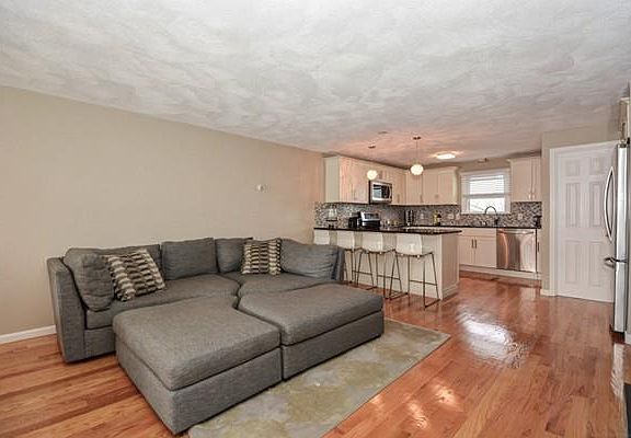4th image of 582 Revere St #7
