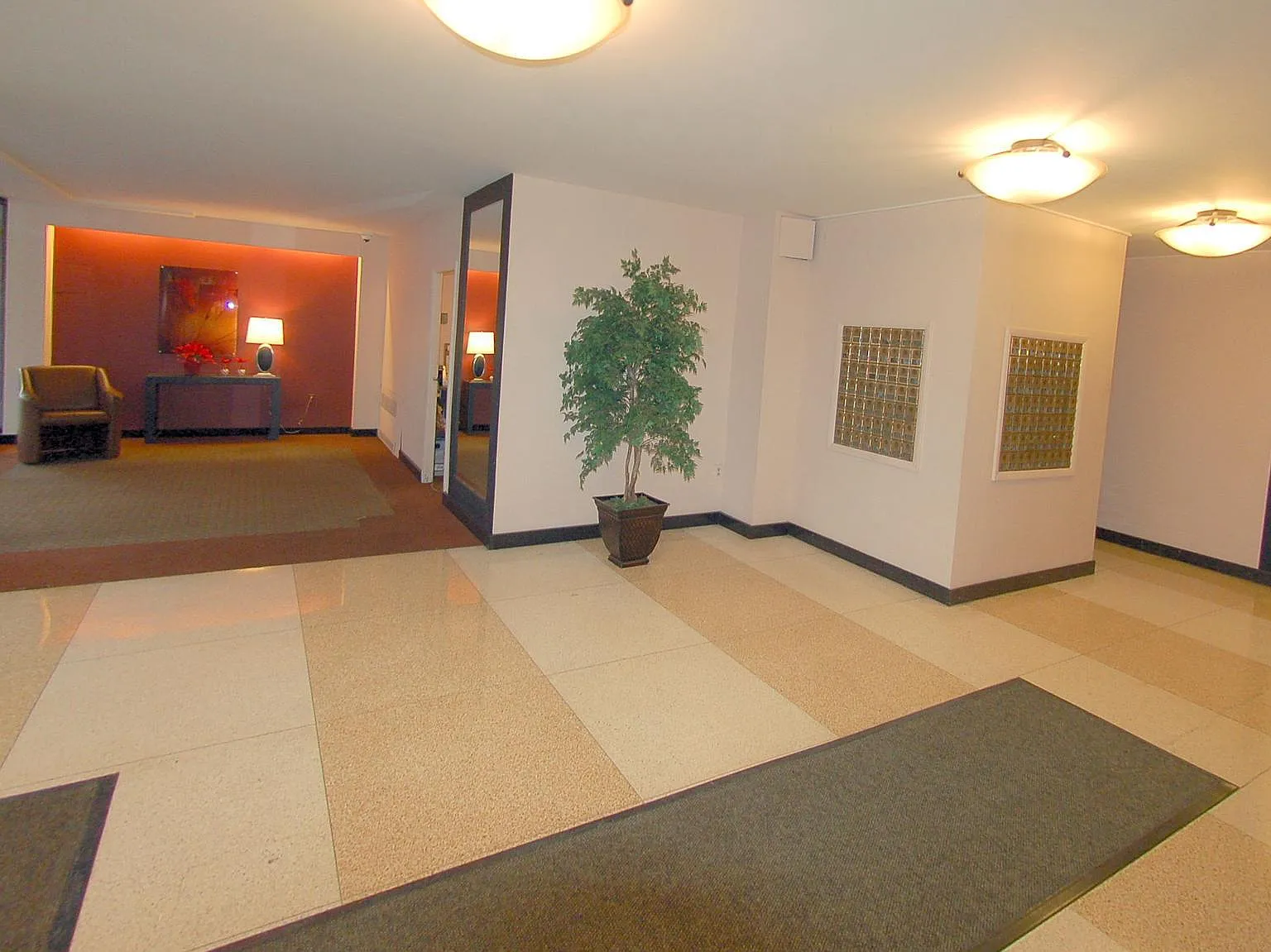 Monroe House — Photo 2