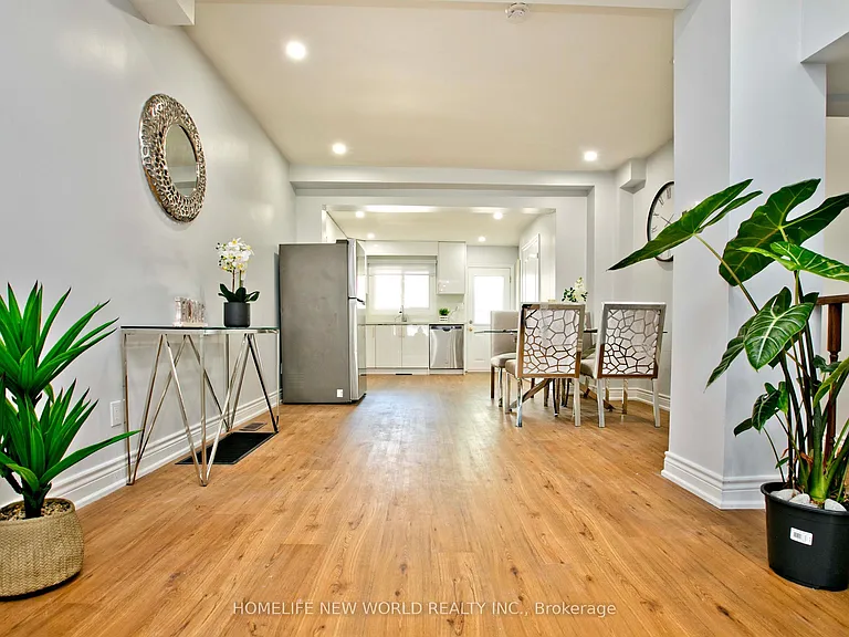 19 Britannia Ave — Photo 8