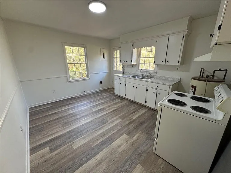1728 Tew Dr — Photo 8