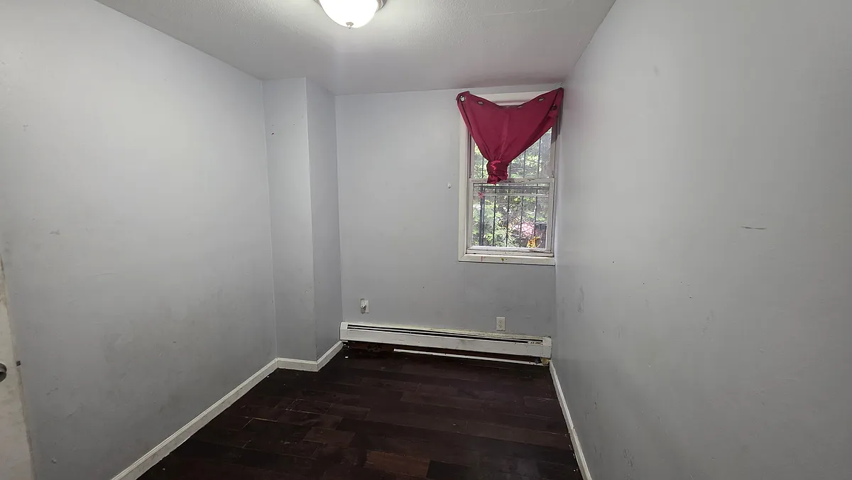 Building Photo - 209 3rd St