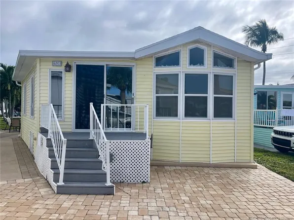 691 Nettles Blvd, Jensen Beach, FL 34957