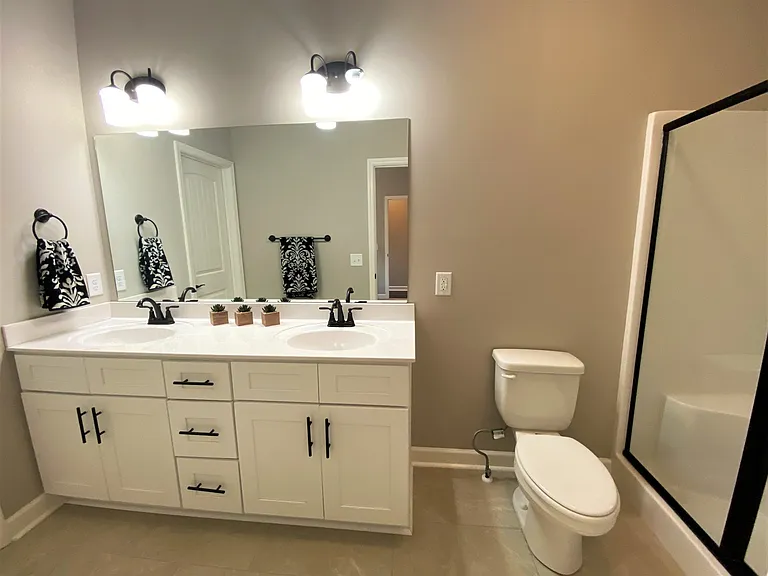 1002 Villa Cir — Photo 8