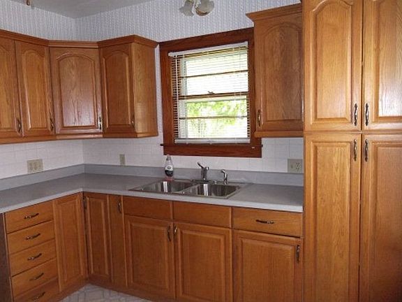 2nd image of 861 Grove Ave