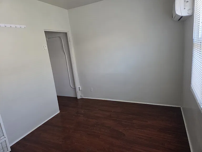1113 Walter St SE — Photo 2