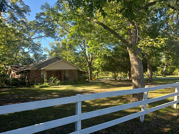 3rd image of 427 N Cromley Rd