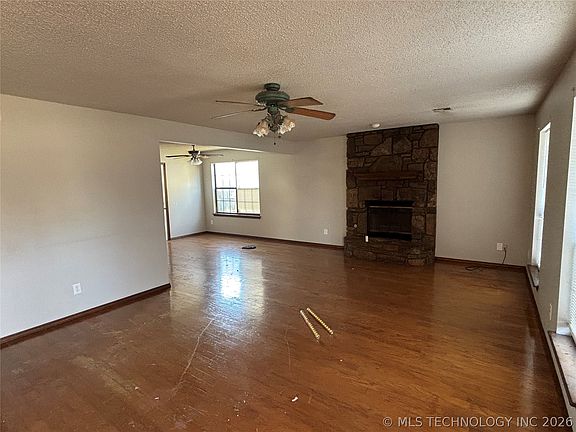 3rd image of 1701 W Inglewood St