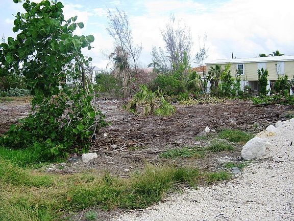 5th image of 414 Calle Limon
