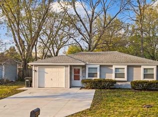 3804 Shadybrook Ln, Lawrence, KS 66047
